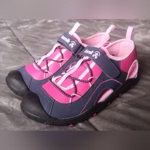 NWOT Kamik Electro 2 big girls shoes. Size 7.